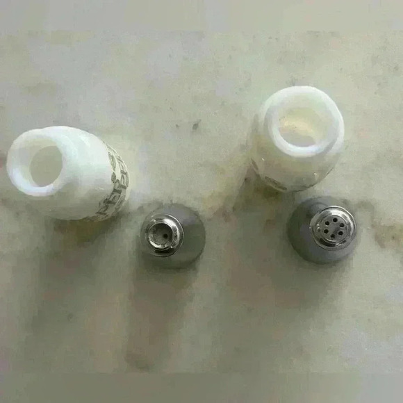 Vintage Westinghouse Milk Glass Salt Pepper Shaker Mid Mod Flowers Groovy - Picture 5 of 5